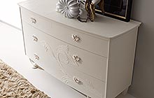 LACQUERED ASH FINISH FR01 OFF-WHITE AND WHITE STUCCO DECORATION
PEGASO DRESSER WITH 4 CURVED DRAWERS