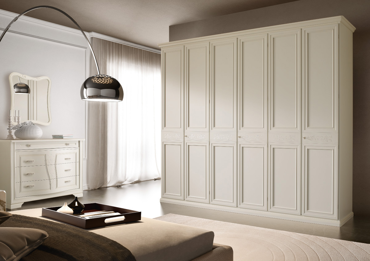 Wardrobe with 6 hinged doors with gemma dresser, antique white glazed finish with relief decorations in a mother-of-pearl effec