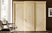 Wardrobe with 3 sliding doors and central curved hinged door, glazed honey finish with florentine art,ochre colour wash